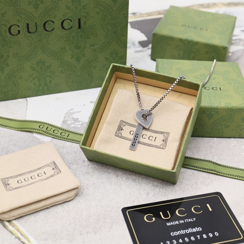 G*u*i necklaces